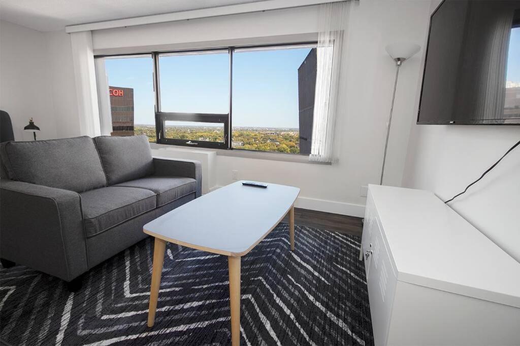 Apartment Modern Downtown Studio With A Great View Winnipeg